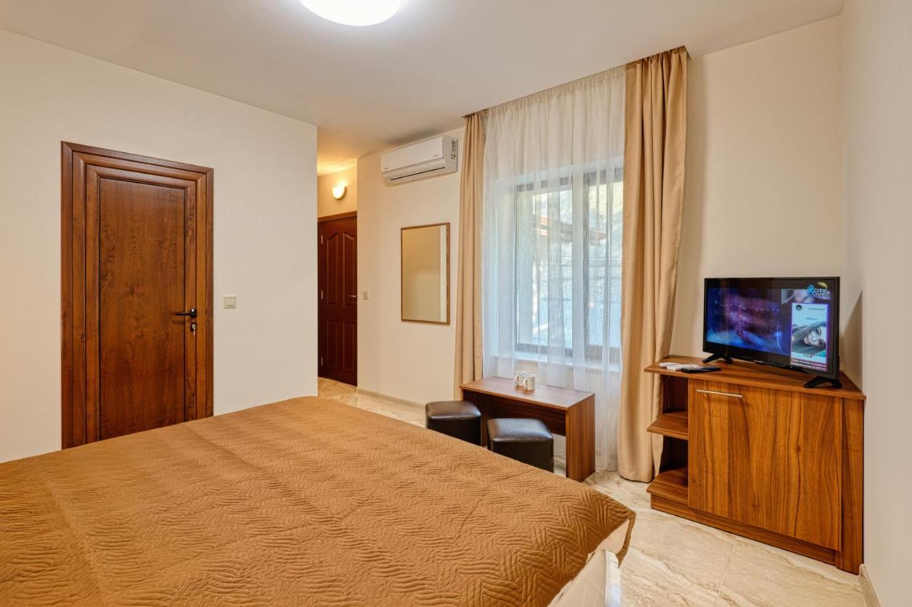 Къща За Гости Relax Hisarya Bagian luar foto